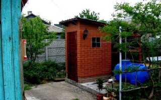 Как построить туалет на даче из кирпича