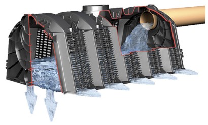 Вода сливается через тоннель