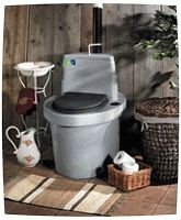 Мини-биотуалет можно разместить прямо в доме