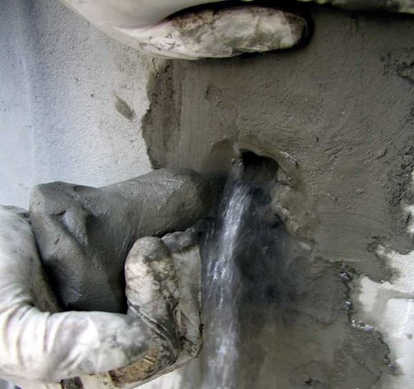 Отверстие заделывается спциальной смесью