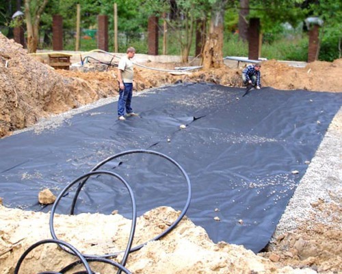 Теперь систему надо уиеплить и засыпать землей