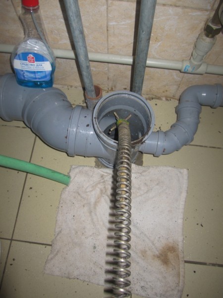 Как прочистить стояк тросом